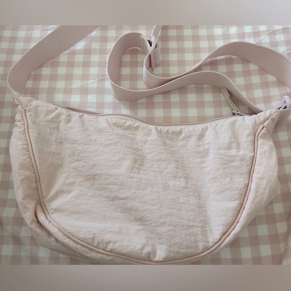 Like new only used twice light pink bag